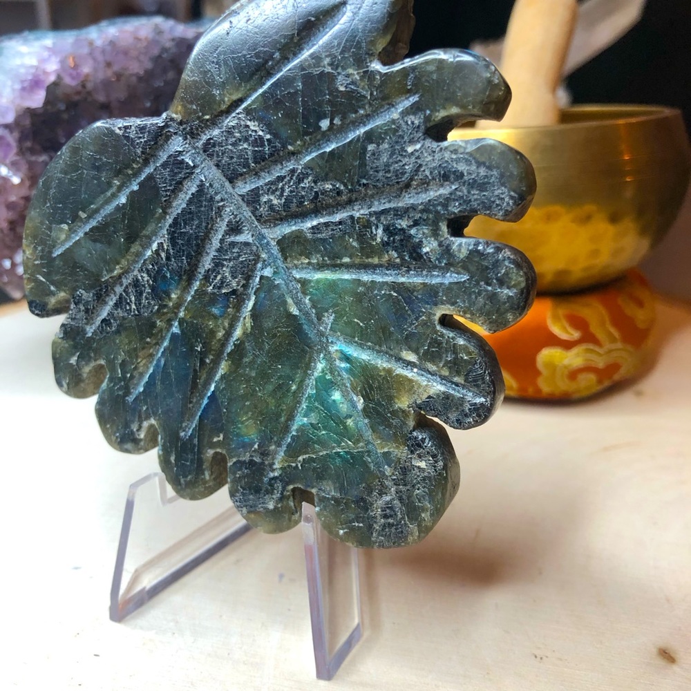 Labradorite Monstera Leaf - Picture 2 of 3